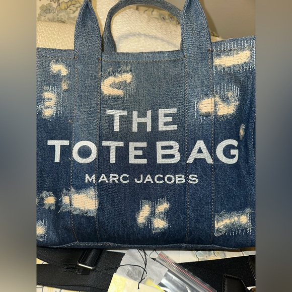 Marc Jacobs THE RIP
AND REPAIR DENIM MEDIUM TOTE BAG - Picture 3 of 15